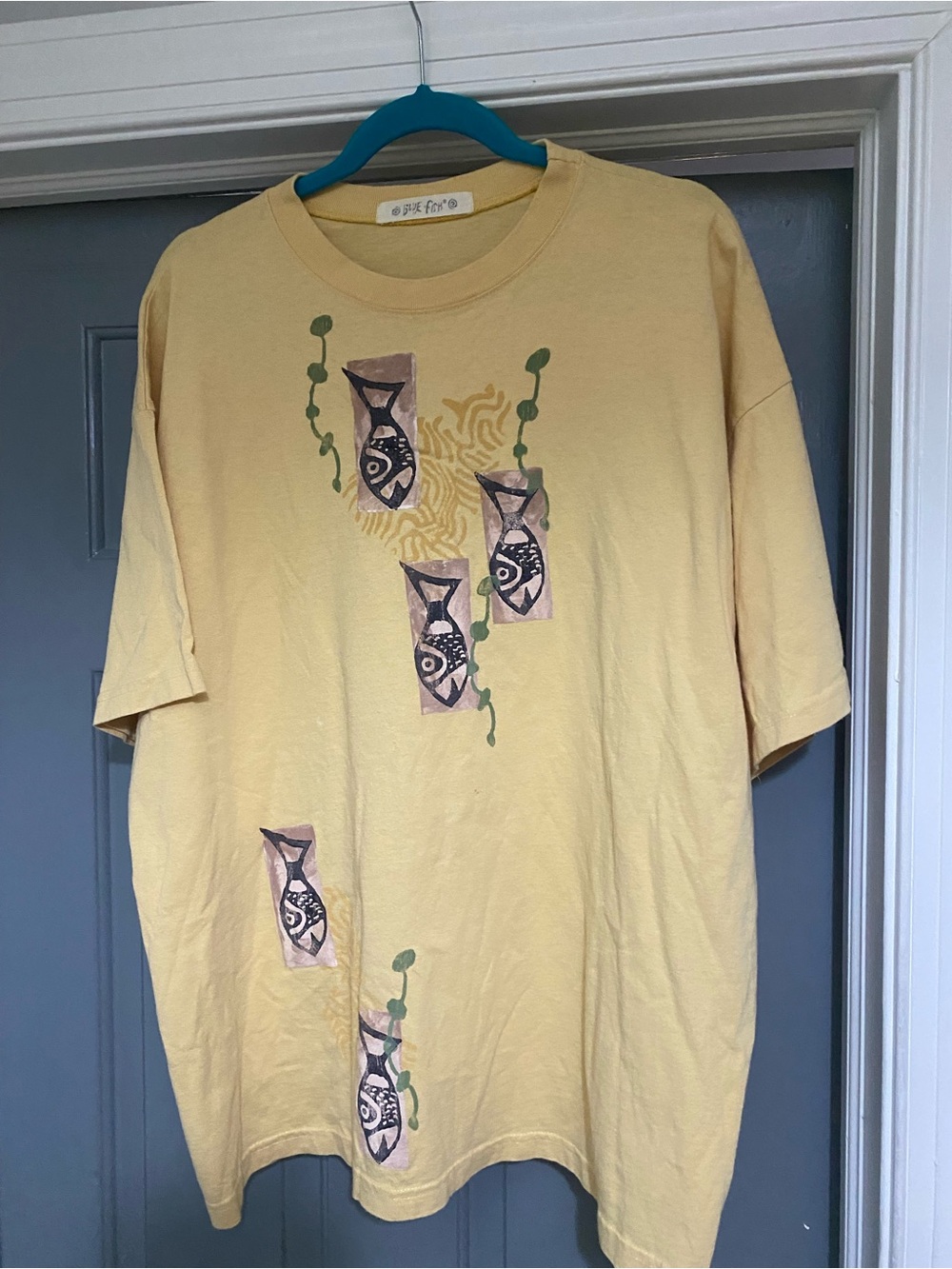 Blue Fish Yellow Graphic Vintage Short-Sleeve Tee